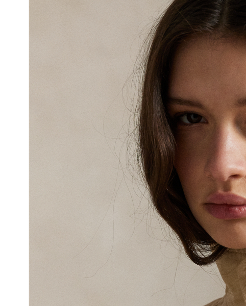 Cut for a slightly cropped fit, this fully lined cotton canvas jacket is designed with a stand collar, which can be styled up or folded down.