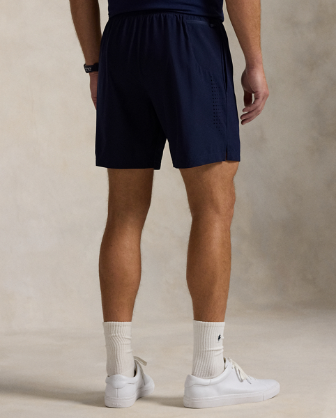 Part of our collection celebrating Wimbledon 2025, these shorts are designed exclusively for the tournament's ballperson uniform. Their moisture-wicking fabric is made with extra stretch for enhanced comfort. They are constructed with mesh-panelled compression shorts in the interior.