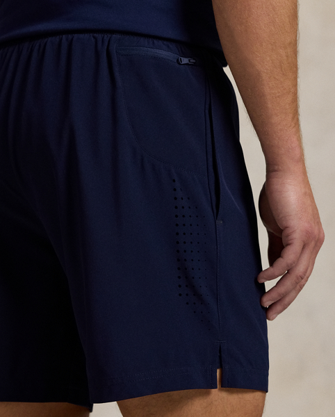 Part of our collection celebrating Wimbledon 2025, these shorts are designed exclusively for the tournament's ballperson uniform. Their moisture-wicking fabric is made with extra stretch for enhanced comfort. They are constructed with mesh-panelled compression shorts in the interior.