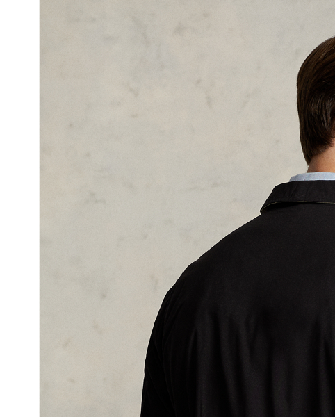 This lightweight Big & Tall jacket is designed with a bi-swing construction, ensuring ease of movement.