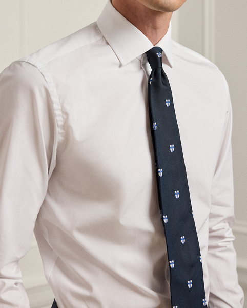 Made in Italy, this shirt exemplifies Purple Label's dedication to superior materials through its 120s-quality, two-ply cotton poplin. The immaculate tailoring is enhanced by genuine mother-of-pearl buttons, creating an elevated essential that showcases impeccable crafting.