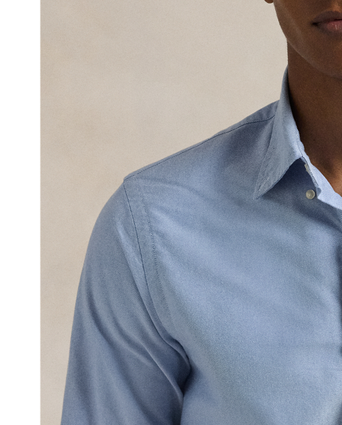 The oxford shirt made its debut at the beginning of the  Ralph Lauren Lauren brand, and since then it has solidified its status as a pillar of the Polo look. Today, Mr Lauren continues to design countless variations of his iconic shirt, including this trim version that is finished with our signature Pony.