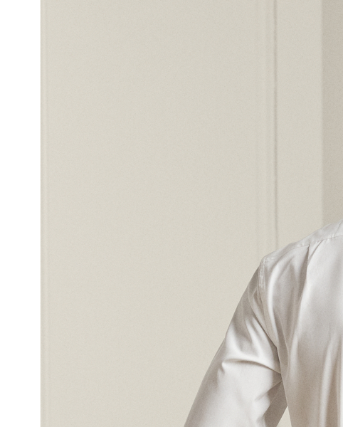 This shirt is expertly crafted in Italy with 120s-quality, two-ply cotton poplin and enhanced with genuine mother-of-pearl buttons. Each meticulous detail reflects Purple Label's commitment to superior materials and distinguished crafting.