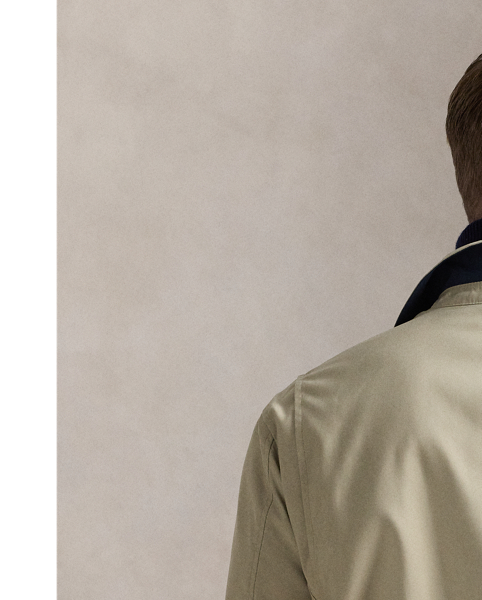 This lightweight jacket is designed with a bi-swing construction that allows for ease of movement.
