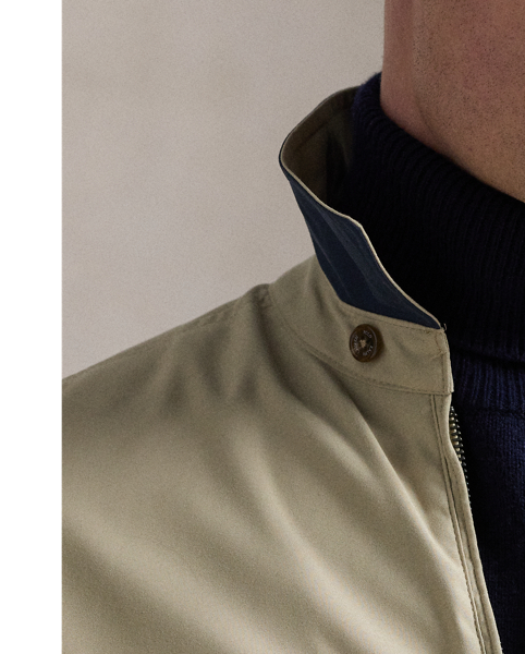 This lightweight jacket is designed with a bi-swing construction that allows for ease of movement.