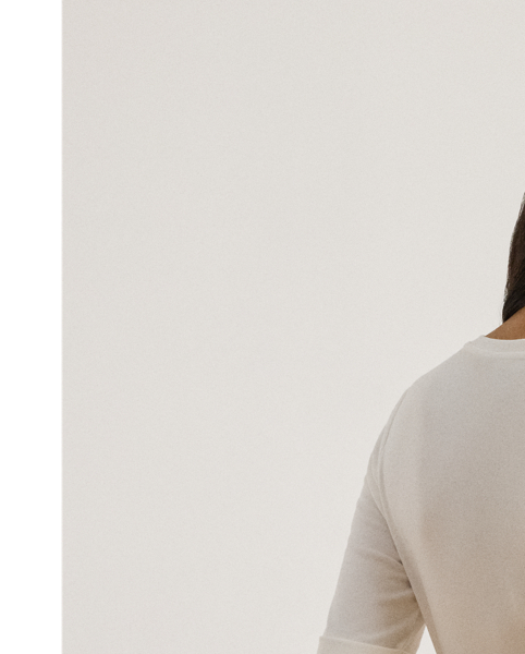 A timeless essential, this V-neck tee with elbow-length sleeves is made with breathable stretch cotton for a soft hand feel. Lauren's signature embroidered logo on the hem completes the look.