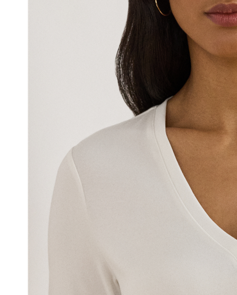 A timeless essential, this V-neck tee with elbow-length sleeves is made with breathable stretch cotton for a soft hand feel. Lauren's signature embroidered logo on the hem completes the look.