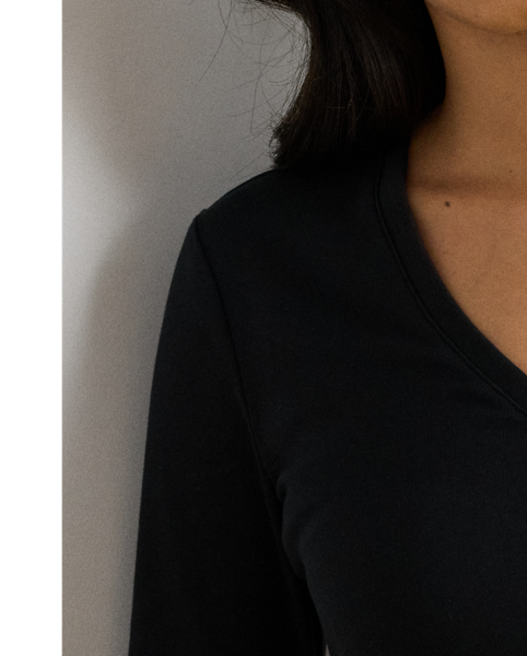 A timeless essential, this V-neck tee with elbow-length sleeves is made with breathable stretch cotton for a soft hand feel. Lauren's signature embroidered logo on the hem completes the look.