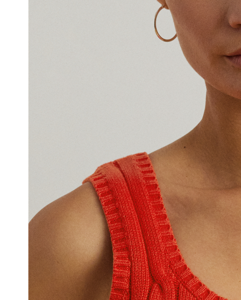 Crafted from gassed cotton for a soft feel, this cable-knit sleeveless jumper serves as an essential transitional piece into spring.