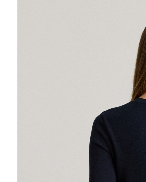 Spun with a soft cotton blend and cut for a body-skimming fit, this crewneck jumper is an enduring essential.