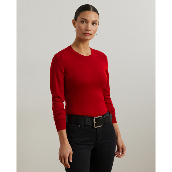 Spun with a soft cotton blend and cut for a body-skimming fit, this crewneck jumper is an enduring essential.