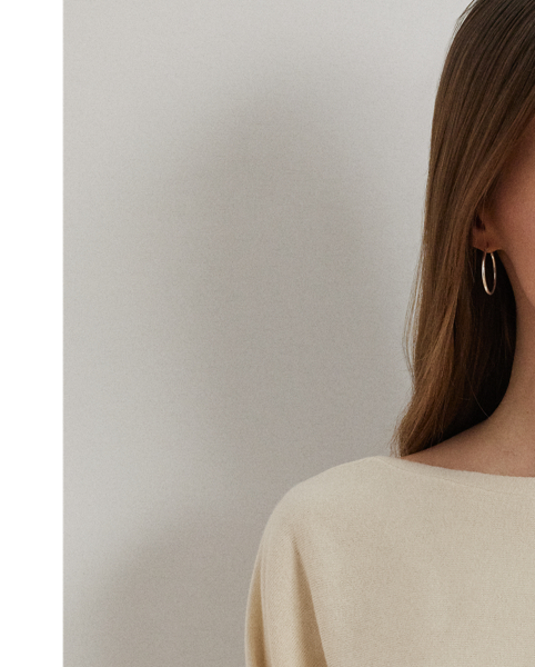 Dolman sleeves and a relaxed fit amp up the cosy feel of this boatneck jumper, which is crafted from an unbelievably soft cotton blend.