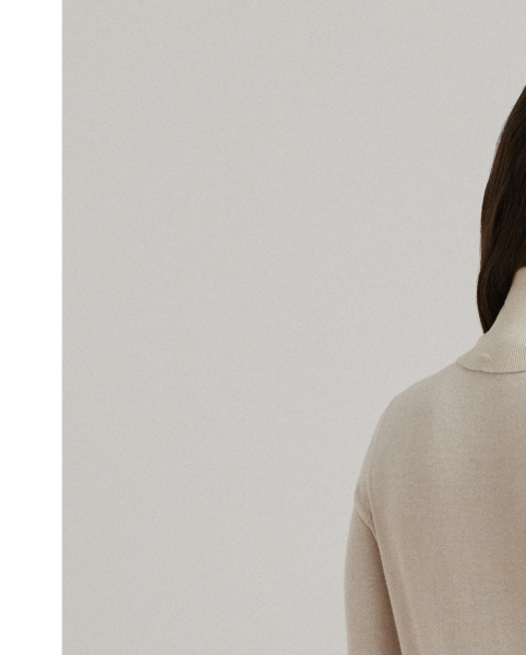 A timeless wardrobe essential, this slim-fitting roll neck jumper is realised in a luxuriously soft silk blend. A dainty “LRL”-engraved plaque on the hem adds signature style.