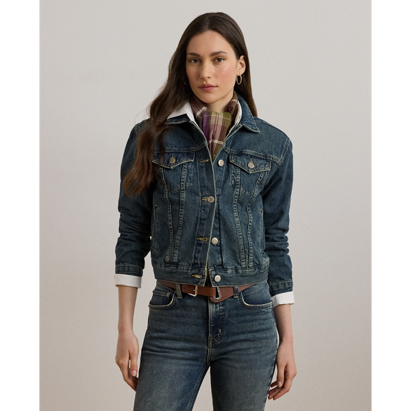 An enduring wardrobe staple, this trucker jacket is crafted with comfortable right-hand-twill denim for vintage-inspired appeal.