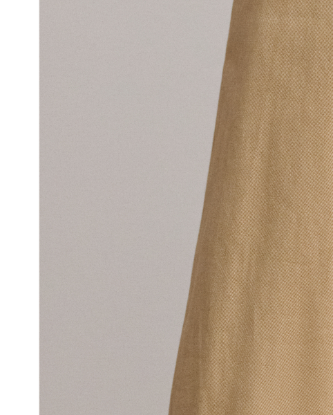 An enduring layering piece, this double-breasted blazer features a relaxed silhouette rendered in lightweight cotton twill for a style that is both refined and effortless. Peak lapels, panel seams and signature horn-effect buttons complete the look.