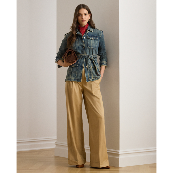 A timeless essential, these wide-leg trousers are detailed with front waist pleats, crisp creases and folded cuffs for a tailored look. This style is crafted from soft, lightweight cotton twill and has a signature horn-effect buttoned closure for a sophisticated finish.