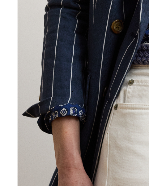 Cut for a leg-lengthening flared silhouette, these high-rise jeans are made from comfortable white-wash denim, which offers just enough stretch for a relaxed fit and feel.