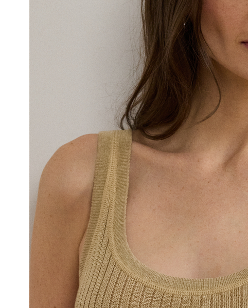 A classic rib-knit construction brings subtle texture to this jumper tank top, which is crafted from a lightweight linen blend for a soft hand feel.
