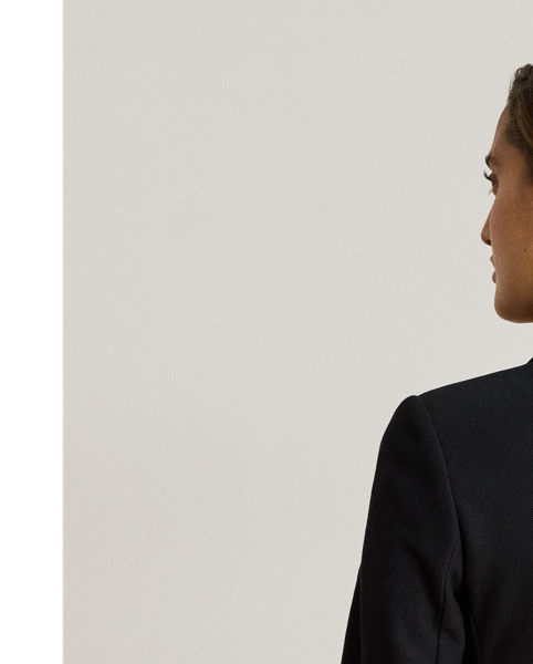 Embellished with a "Lauren  Ralph Lauren Lauren"-engraved button, this layering piece balances the structured silhouette of a blazer with the comfort of a cotton-blend jumper.