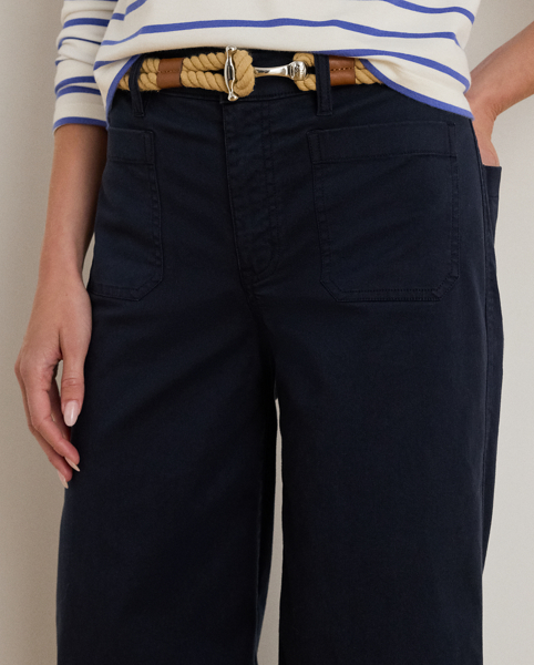 Crafted with stretch cotton chino, these chic trousers feature a high rise and wide-leg, cropped silhouette.