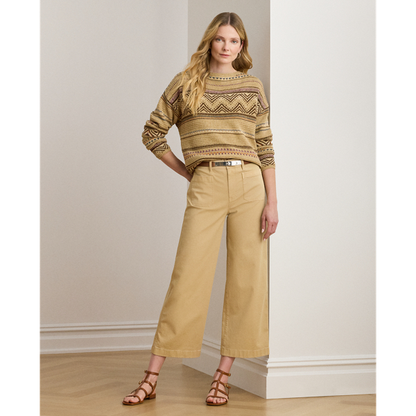 Crafted with stretch cotton chino, these chic trousers feature a high rise and wide-leg, cropped silhouette.