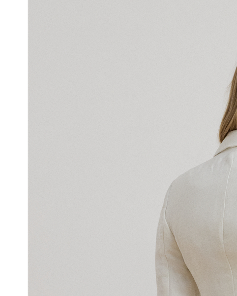 Shoulder pads, princess seams and waist darts enhance the streamlined silhouette of this blazer, which is crafted with airy linen-blend twill. Signature horn-effect buttons provide added sophistication.