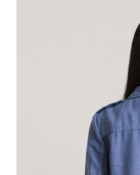 Tailored with lightweight, piece-dyed linen, this unique layering piece combines a streamlined blazer silhouette with utility-inspired design elements, including patch pockets and buttoned shoulder epaulettes. "Lauren  Ralph Lauren Lauren"-engraved corozo buttons provide a signature finish.