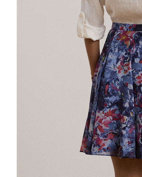 Displaying the season's painterly abstract motif, this A-line miniskirt features a 10-panel construction rendered in crinkle georgette for effortless movement with each step.