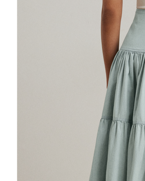 Cut for a calf-grazing midi length, this skirt effortlessly blends the casual appeal of lightweight cotton chambray with a romantic tiered silhouette.