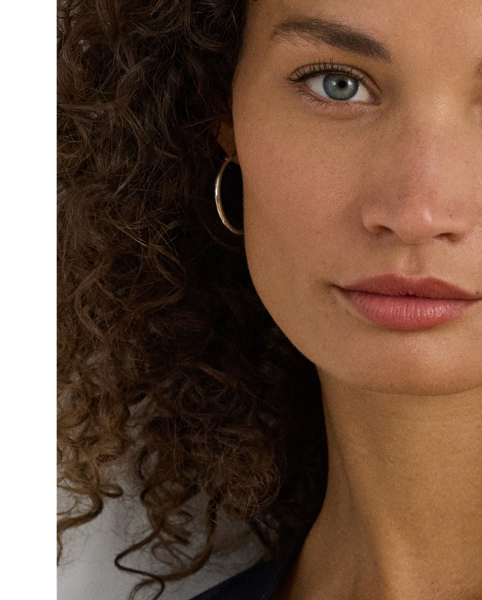 Modern elegance defines this jumper, which features a rib-knit construction, a square neckline and an equestrian-inspired buckle embellishment at the left shoulder.