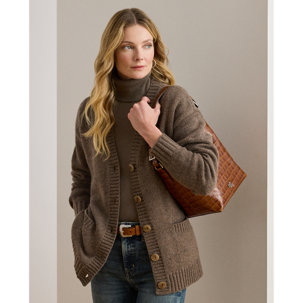 This timeless V-neck cardigan pairs a relaxed silhouette with a soft wool blend for an unbelievably cosy feel.