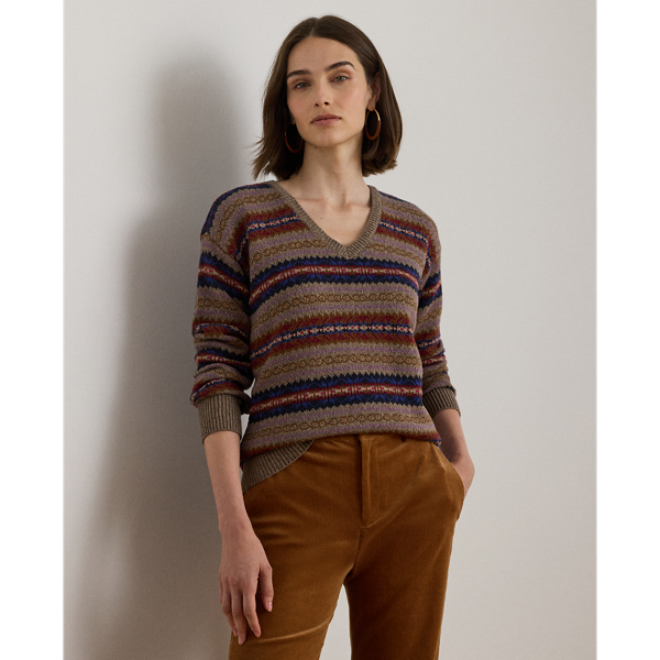 Crafted from a soft blend of cotton and linen, this relaxed-fitting V-neck jumper displays a classic Fair Isle pattern.