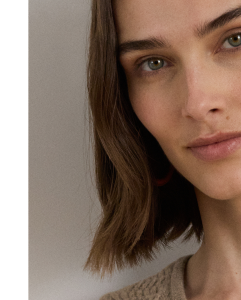 The slim-fitting silhouette of this sleeveless jumper dress is basket-woven with a wool blend, creating an inviting texture and a luxuriously soft hand feel.