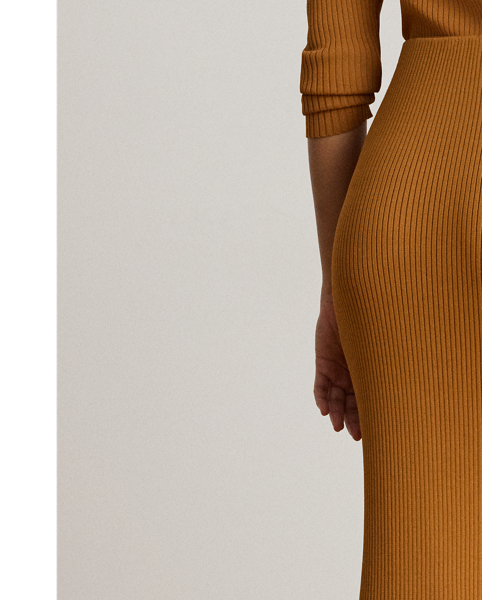 A rib-knit pattern brings subtle dimension to the pencil silhouette of this midi skirt, which is finished with a slit on the side seam for ease of movement.