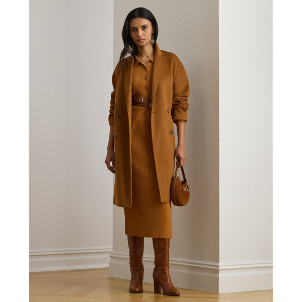 Tailored with a double-faced wool blend, this coat pairs a traditional double-breasted design with a modern cocoon silhouette. "Lauren Ralph Lauren Lauren"-engraved horn-effect buttons heighten this style's refined appeal.