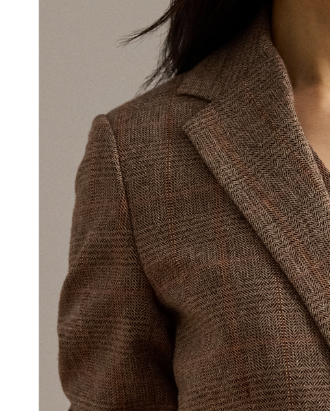 A wardrobe essential, this blazer is rendered in a soft cotton-and-wool blend yarn-dyed with a timeless Glen plaid pattern. Shoulder pads, waist darts and panel seams heighten this style's refined sensibility.