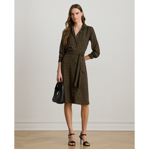 A belted waist enhances the fit-and-flare silhouette of this shirtdress, which pairs airy crepe with the season's stylised, chain-inspired print.