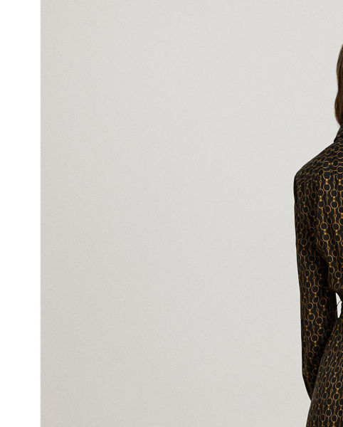 A belted waist enhances the fit-and-flare silhouette of this shirtdress, which pairs airy crepe with the season's stylised, chain-inspired print.