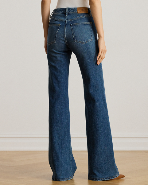 Cut for a leg-lengthening flared silhouette, these high-rise jeans are made with comfortable left-hand twill that offers just enough stretch for a relaxed fit and feel. This version pays homage to Ralph Lauren Lauren's equestrian-inspired spirit with a detachable horse bit chain embellishment at the left waist.