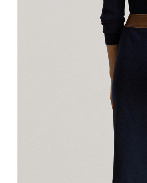 This luxurious pencil skirt is realised in smooth stretch-infused ponte with a faux-leather buckled waistband. The buckle is engraved with an "LRL" logo for a subtle signature finish.