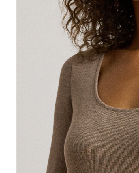 A rib-knit cotton blend brings subtle texture to this scoopneck midi dress, which is finished with a sumptuous, faux-leather buckled tab on the waist and a slit on the skirt for ease of movement.