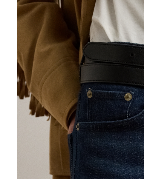 Cut for a leg-lengthening flared silhouette, these high-rise jeans are made from comfortable dark-wash denim, which offers just enough stretch for a relaxed fit and feel.