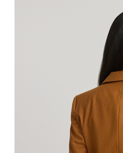 With peak lapels and a timeless double-breasted silhouette, this wool twill blazer is a chic layering piece. Signature horn-effect buttons complete the look.