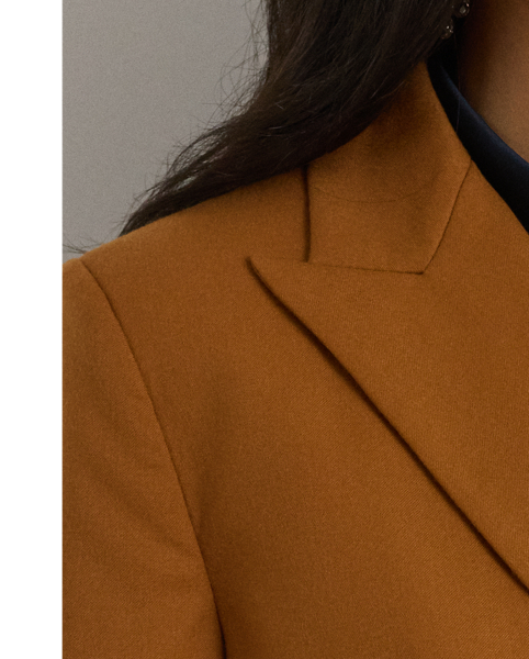 With peak lapels and a timeless double-breasted silhouette, this wool twill blazer is a chic layering piece. Signature horn-effect buttons complete the look.