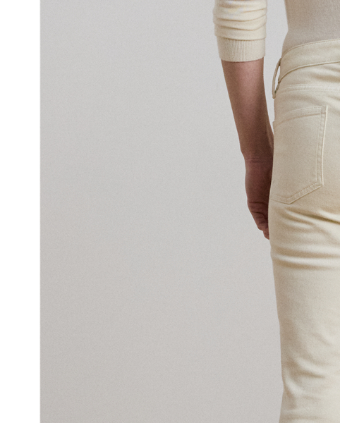 A casual staple, these straight ankle jeans are made with comfortable left-hand twill and designed with a high rise for a flattering fit.