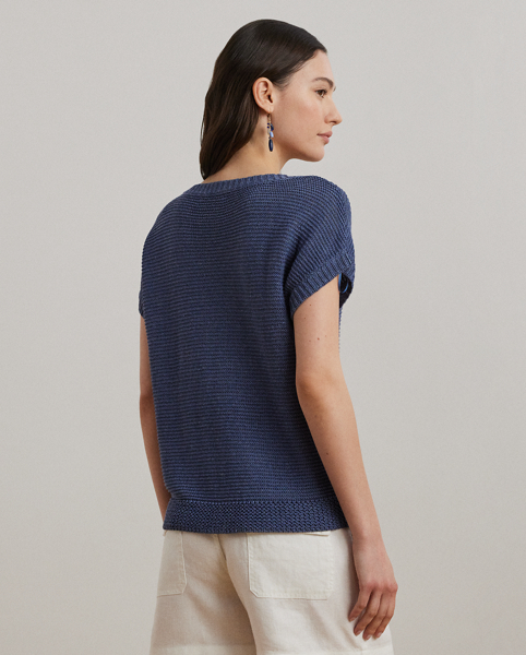 Cut for a relaxed-fitting silhouette, which tapers slightly at the hip, this V-neck jumper's short-sleeve design and lightweight linen-blend fabrication make it a perfect piece for transitional dressing.
