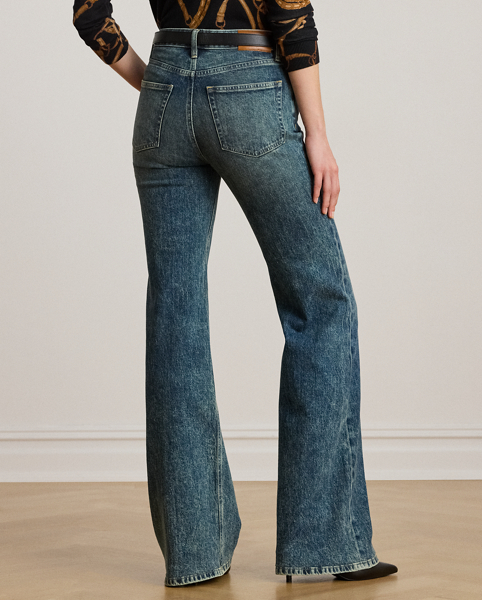 Cut for a leg-lengthening flared silhouette, these high-rise jeans are made from denim that offers just enough stretch for a relaxed fit and feel. Intentional whiskering and fading details add vintage-inspired character.