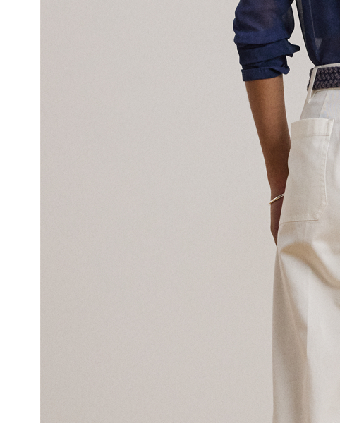 Crafted with stretch cotton chino, these chic trousers feature a high rise and wide-leg, cropped silhouette.