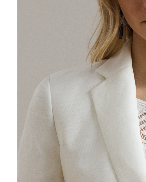 Shoulder pads, princess seams and waist darts enhance the streamlined silhouette of this blazer, which is crafted with airy linen-blend twill. Signature horn-effect buttons provide added sophistication.