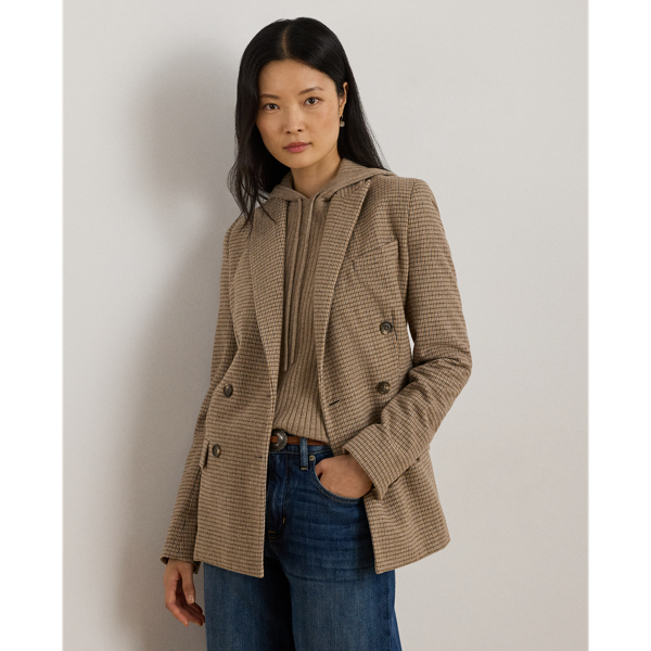 A wool-blend construction in a broken-twill weave brings textural depth to this sophisticated double-breasted blazer, which is finished with peak lapels and signature horn-effect buttons.